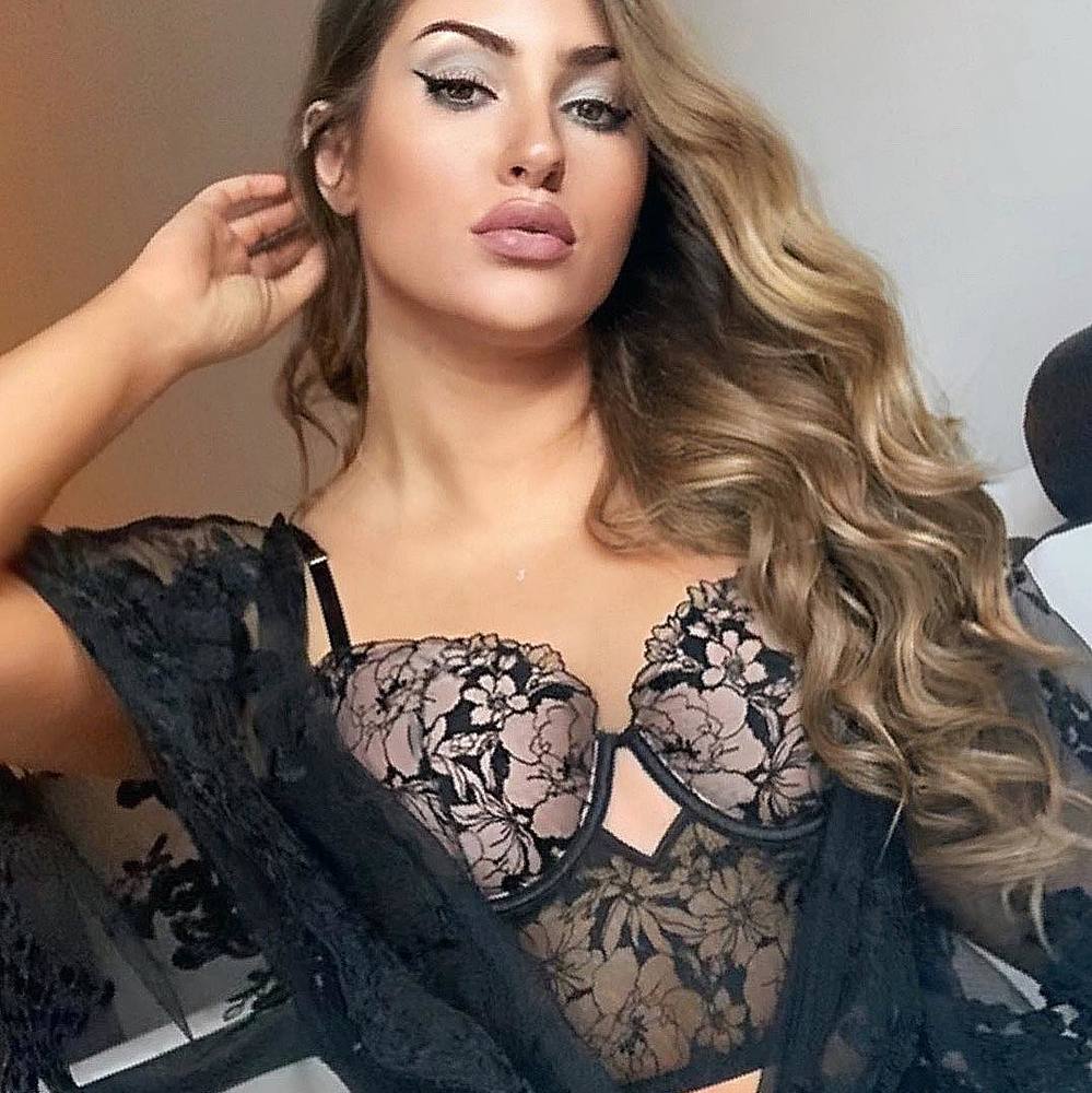 Meet your Posher, Vi